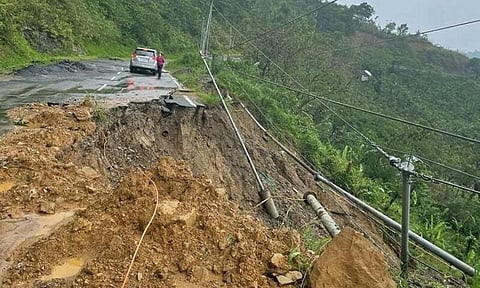 গুৱাহাটীত বৃহৎ ভূমিস্খলনৰ ফলত তিনিজন লোকৰ মৃত্যু