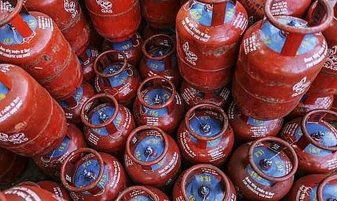 পুনৰ বৃদ্ধি পালে এলপিজি গেছৰ মূল্য; ইয়াত নতুন হাৰ পৰীক্ষা কৰক