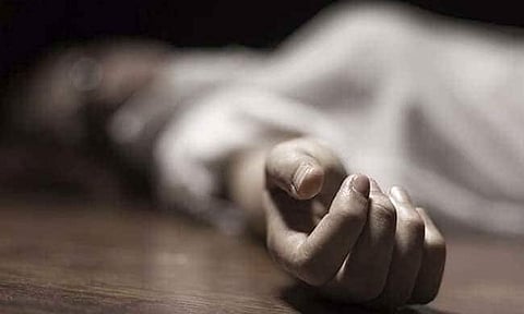 কন্যা সন্তান জন্ম দিয়াৰ বাবে পত্নীক এচিড পান কৰিবলৈ বাধ্য কৰাৰ বাবে স্বামীৰ বিৰুদ্ধে গোচৰ ৰুজু