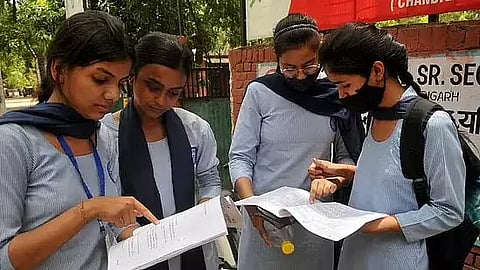 দ্বাদশ শ্ৰেণীৰ ফলাফল ঘোষণা কৰিছে চি.বি.এছ.ই.-য়ে : ইয়াত কেনেদৰে পৰীক্ষা কৰিব লাগে চাওক