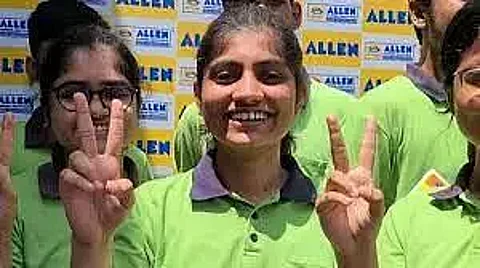 JEE (মেইন) ২০২২ ফলাফল: ২৪ জন শিক্ষাৰ্থীৰ ভিতৰত ১০০ শতাংশ নম্বৰ লাভ কৰিছে অসমৰ স্নেহা পাৰেকে