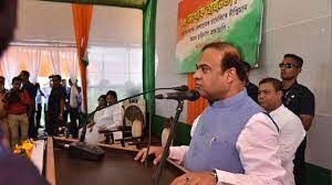 ভাৰতৰ স্বাধীনতাৰ ৭৫ বছৰ উপলক্ষে ৰাষ্ট্ৰীয় পতাকা উত্তোলন কৰিছে অসমৰ মুখ্যমন্ত্ৰীয়ে