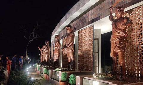 গুৱাহাটীৰ অমৃত উদ্যনে 8 খন উত্তৰ-পূব ৰাজ্যৰ 8 জন স্বাধীনতা সংগ্ৰামীৰ মূৰ্তি আয়োজন কৰে, তেওঁলোকক জানো