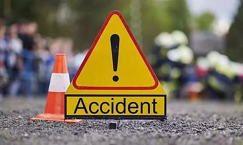 অসমঃ গুৱাহাটীত নৈশ বাছৰ দুৰ্ঘটনাত কমেও ১০ জন আহত