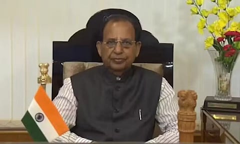 অসমৰ ৰাজ্যপালে ভলীবল খেলুৱৈসকলৰ সৈতে বাৰ্তালাপ কৰে