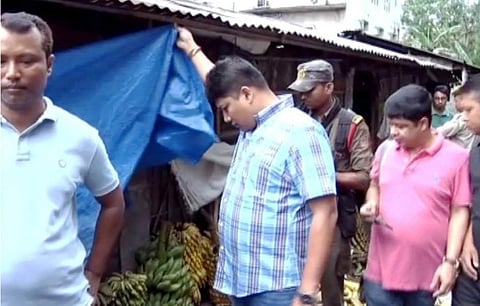 আমোলাসকলক আগবাঢ়ি আহিবলৈ দিয়ক আৰু তেওঁলোকৰ নিজৰ কাম কৰিবলৈ দিয়ক