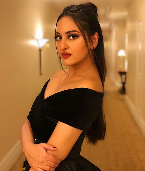 বলীউদ ডিভা সোনাক্ষীৰ ৩১বছৰীয়া জন্মদিন