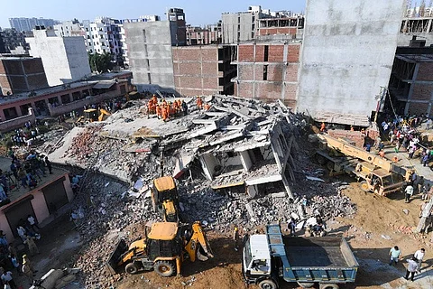 নয়দাত অট্টালিকা খহি তিনিজনৰ মৃত্যু,উদ্ধাৰ অভিযান অব্যাহত