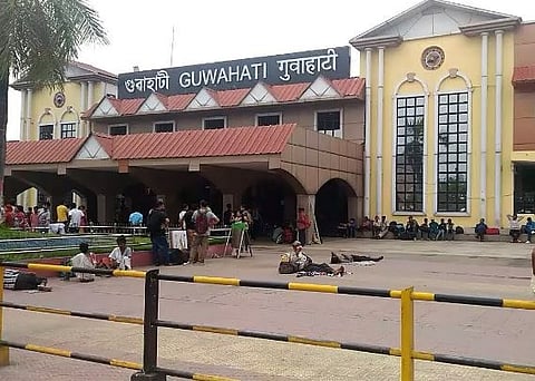 ৰেলত চোৰ কৰা এক প্ৰত্যাহ্বান