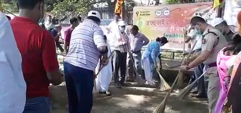 দুলীয়াজানত ডিব্ৰুগড়ৰ সাংসদ ৰামেশ্বৰ তেলীৰ স্বচ্ছ ভাৰত অভিযান
