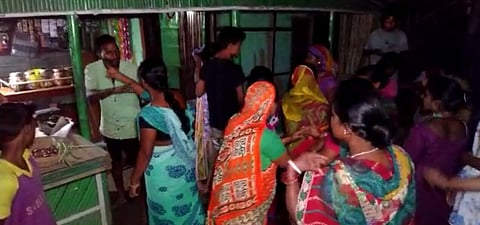 সোণাৰিত অবৈধ সুৰাৰ বিৰুদ্ধে মহিলাৰ অভিযান