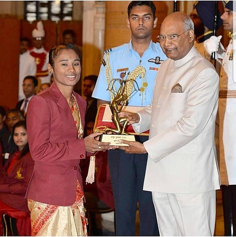 ৰাষ্ট্ৰপতিৰ পৰা অৰ্জুন বঁটা গ্ৰহন কৰিলে হিমা দাসে