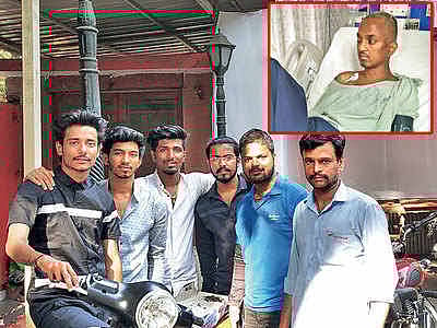 গনেশ চতুৰ্থী আয়োজনত সংগ্ৰহ হোৱা টকাৰে চিকিৎসা কৰিছে অনাথ যুৱকক