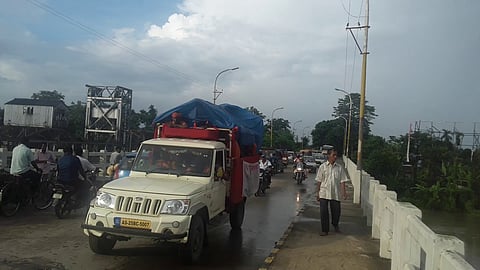কিছু পৰিমানে উন্নত বান পৰিস্থিতি,শিৱসাগৰ জিলা প্ৰশাসনে কৰিলে পৰিদৰ্শন