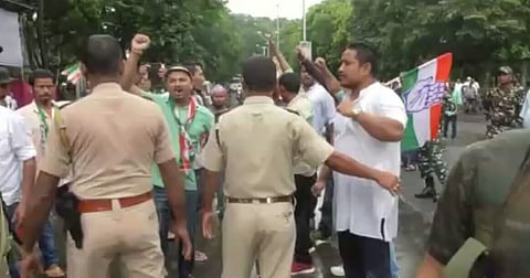 দুলীয়াজানত নিখিল ভাৰত কংগ্ৰেছৰ সদস্যসহ অৰ্ধ শতাধিক কংগ্ৰেছী আটক