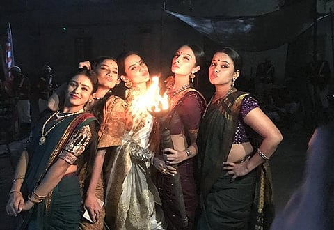 মনিকৰ্নিকাৰ টিচাৰ মুক্তিৰ পিছতে কংগনাৰ সুখৰ মূহৰ্ত,ভিডিঅ' আৰু ফটো উপভোগ কৰক