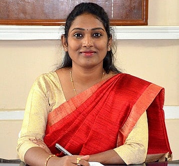 ডিব্ৰুগড় জিলা উপায়ুক্তই হঠাৎতে পৰিদৰ্শন কৰিলে বিদ্যালয়