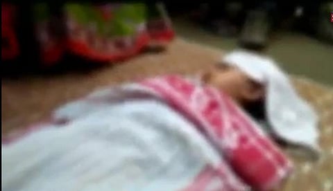 পিতৃৰ গাড়ীৰ চেপাত প্ৰাণ গ'ল কন্যা শিশুৰ