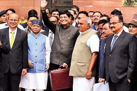 বাজেট ২০১৯: কৃষক আৰু অসংগঠিত ক্ষেত্ৰলৈ পীয়ুষ গোৱেলৰ বিশেষ উপহাৰ