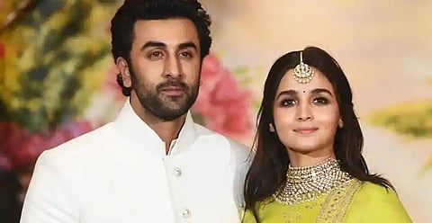 প্ৰয়াগৰাজলৈ বলীউডৰ দুই তাৰকাৰ যাত্ৰাঃকিন্তু কোন এই দুই তাৰকা?