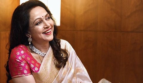 জনপ্ৰিয় অভিনেত্ৰী হেমা মালনীৰ মনোনয়ন পত্ৰ দাখিল