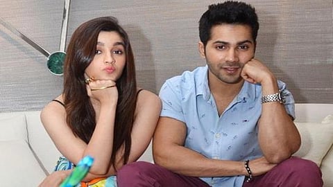 বলীউডৰ দুই ছুপাষ্টাৰে সকলো অনুৰাগীলৈ জনাইছে এপ্ৰিল ফুলৰ শুভেচ্ছা : চাওঁক ভিডিঅ’