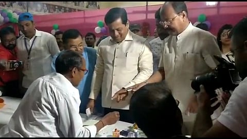 আজি প্ৰথম পৰ্যায়ৰ ভোট গ্ৰহণ: ভোটদান সাব্যস্ত মুখ্যমন্ত্ৰী সৰ্বানন্দ সোনোৱালৰ