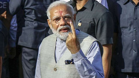 আহমেদাবাদত ভোটাধিকাৰ সাব্যস্ত কৰিলে দেশৰ প্ৰধানমন্ত্ৰী নৰেন্দ্ৰ মোদীয়ে