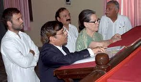 ৰায়বৰেলি লোকসভা সমষ্টিৰ পৰা মনোনয়ন পত্ৰ দাখিল ছুনিয়া গান্ধীৰ