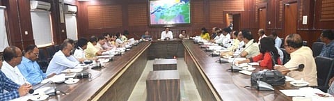 নিৰ্মীয়মান নলা-নৰ্দমা সমূহৰ কাম শীঘ্ৰে সম্পূৰ্ণ কৰাৰ নিৰ্দেশ উপায়ুক্তৰ