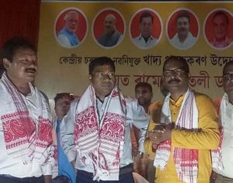 ডিব্ৰুগড়ৰ সাংসদ তথা মন্ত্ৰী ৰামেশ্বৰ তেলীক তিনিচুকীয়াত সম্বৰ্দ্ধনা