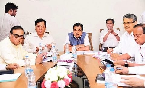 কেন্দ্ৰীয় মন্ত্ৰী নীতিন গাডকাৰীক সাক্ষাৎ মুখ্যমন্ত্ৰী সৰ্বানন্দ সোনোৱালৰ