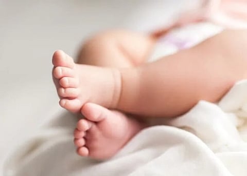 চাঞ্চ্যলকৰ : এটি সদ্যজাত শিশুৰ পিতৃ হোৱাৰ দাবী তিনি জন ব্যক্তিৰ