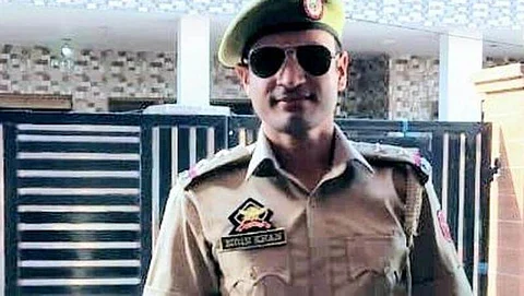 জীৱন সংগ্ৰামত সফল ব্যক্তি: পিজা যোগান ধৰা যুৱক হয়গৈ আৰক্ষী বিষয়া