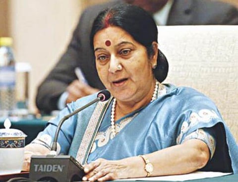 প্ৰাক্তন বিদেশ মন্ত্ৰী সুষমা স্বৰাজৰ দেহাৱসান: দেশী বিদেশী গুনমুগ্ধৰ শেষ শ্ৰদ্ধাঞ্জলি
