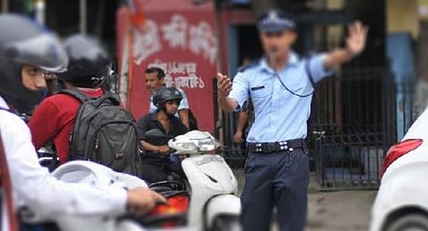 মহানগৰীত যান বাহন ব্যৱস্থাৰ সন্দৰ্ভত প্ৰতিক্ৰিয়া যান বাহন আৰক্ষীৰ