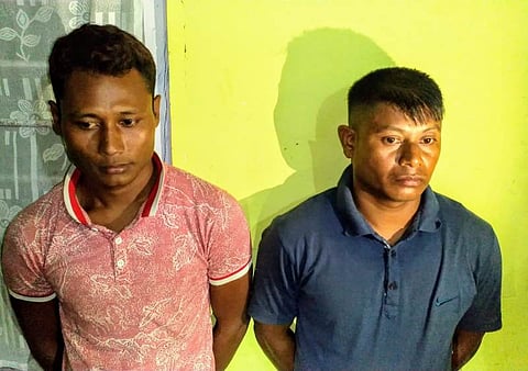 বোকাখাটত দুজন গঁড় চিকাৰী গ্ৰেপ্তাৰ, ৰাইফল, সক্রিয় গুলি উদ্ধাৰ