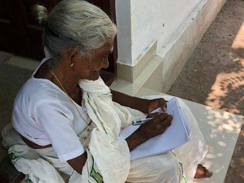 ১০৫ বছৰীয়া এগৰাকী মহিলা, ৭৪.৫% ৰ সহায়ত উৰ্ত্তীণ হ'ল চতুৰ্থ শ্ৰেণীত