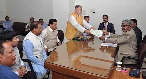 ৰাজ্যসভাৰ নিৰ্বাচনঃ তিনি প্ৰাৰ্থীৰ মনোনয়ন পত্ৰ দাখিল