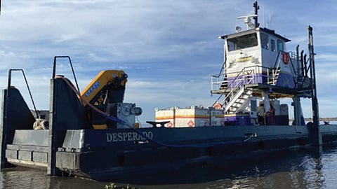 Incorrect installation of hydraulic hose led to engine room fire on towing vessel