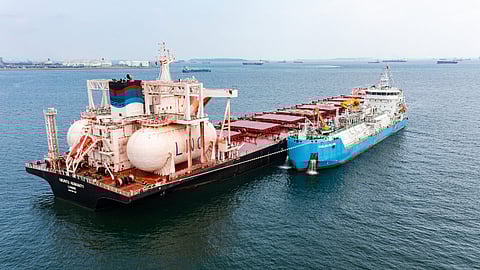 Ship-to-ship bunkering