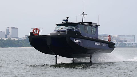 Hydroglyder – Electric hydrofoil workboat takes on harbour support duties