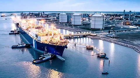 Argentina's YPF signs deal with Indian firms to export LNG