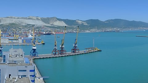 Russian port operator orders six hopper barges from local yard