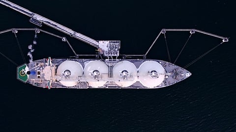 Loading LNG onboard a tanker