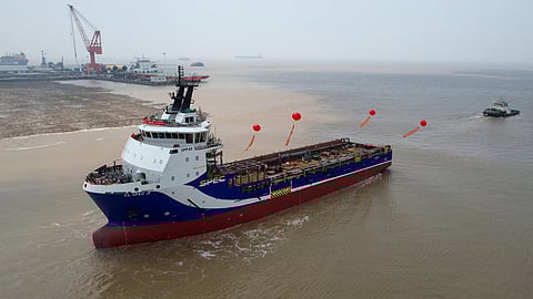 The oil platform supply vessel S1095