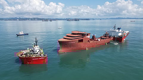 Rem Pioneer's hull being loaded onto Seaway 7's heavy lift ship Seaway Osprey