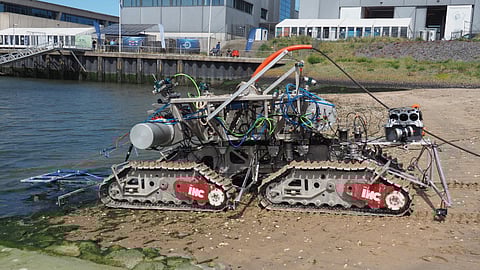 Four-track amphibious crawler
