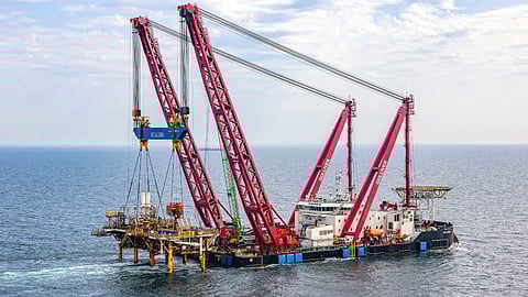 Heavy lift vessel Gulliver lifting the 48/29C jacket from the Hewett gas field