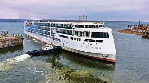 The Russian river cruise ship Pyotr Velikiy